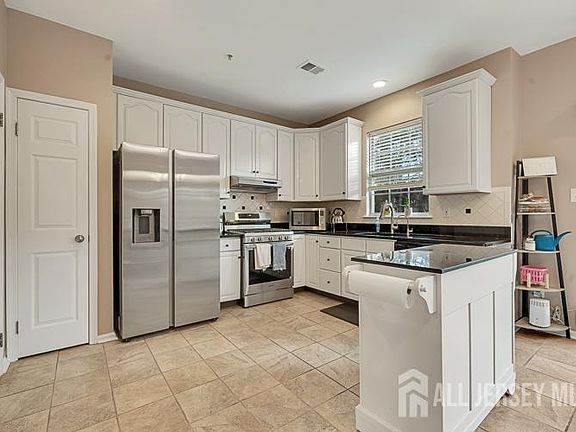 2nd image of 111 Blossom Cir