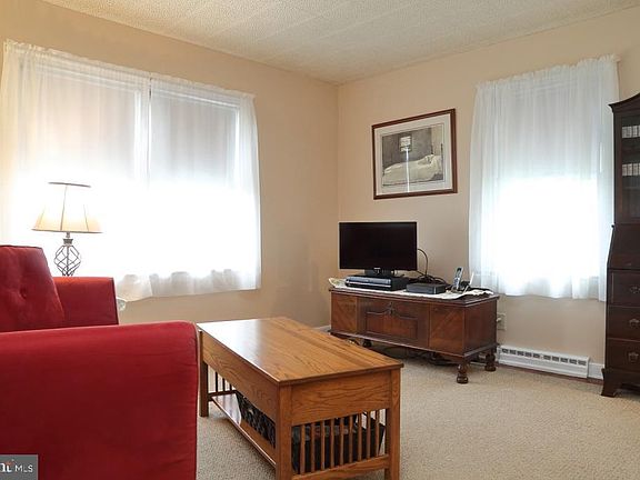 2nd image of 205 Orlon St