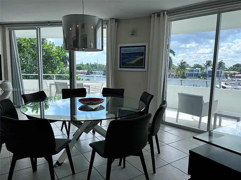 5161 Collins Ave #405 — Photo 11
