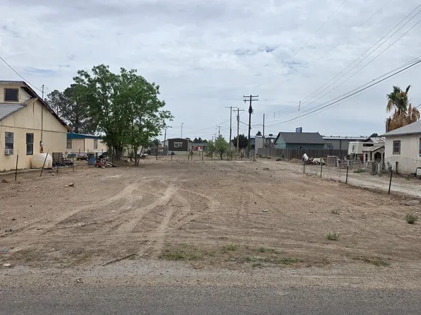 1014 E 2nd St, Pecos, TX 79772
