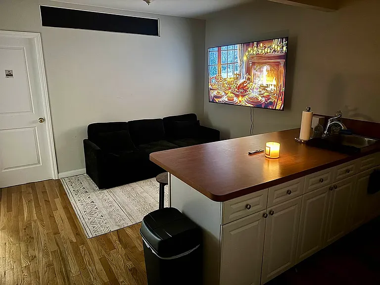 608 E 11th St #2A — Photo 3