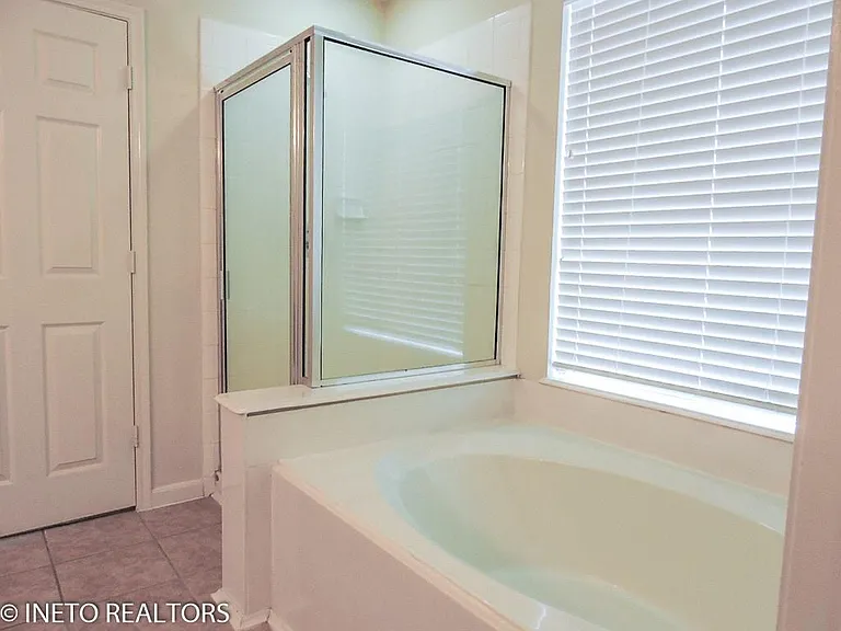 2819 Foster Hill Dr — Photo 18