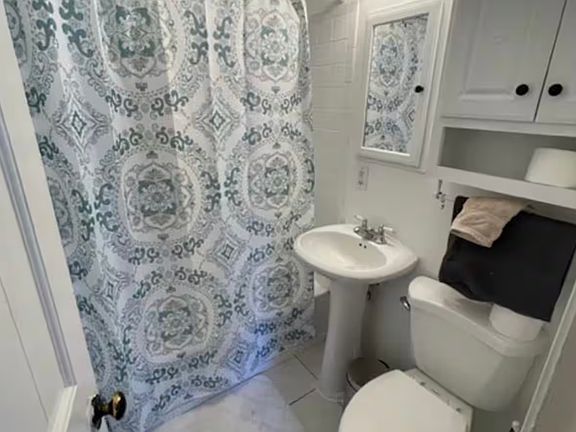 5th image of 5860 Bancroft St