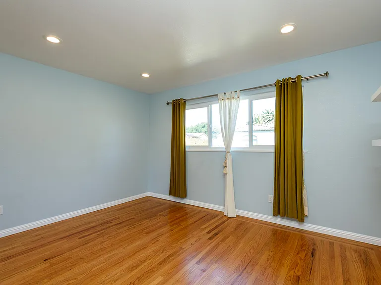 107 Haight St — Photo 12