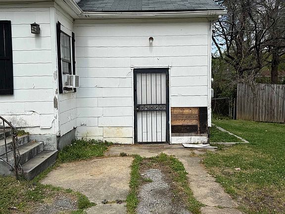 3rd image of 66 E Rollins Rd