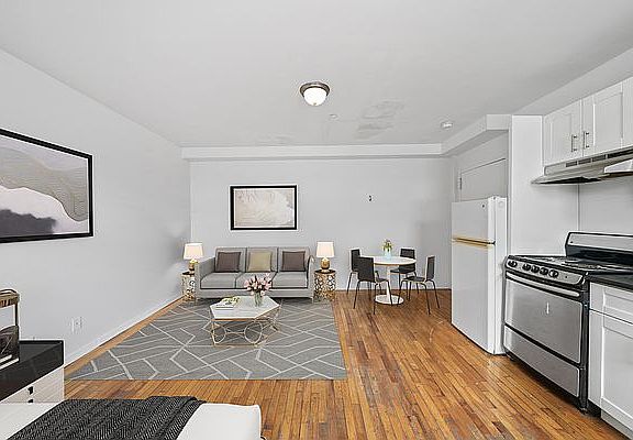 3rd image of 657 Meeker Ave