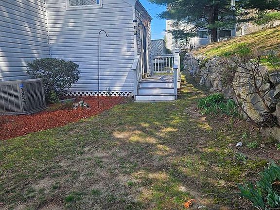 5th image of 18 Landsdown Dr #18