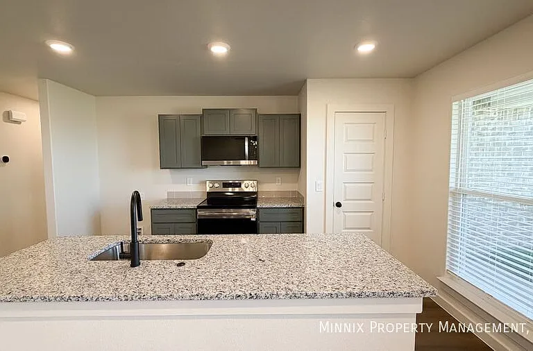 2304 Corpus Ave — Photo 5