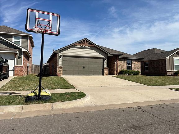 3rd image of 1609 Burgundy Dr