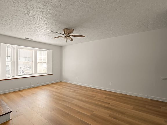 5th image of 109 Harris Ln APT 6