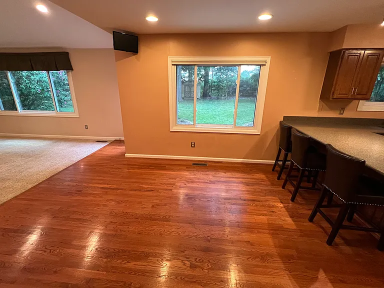 Eat-in kitchen