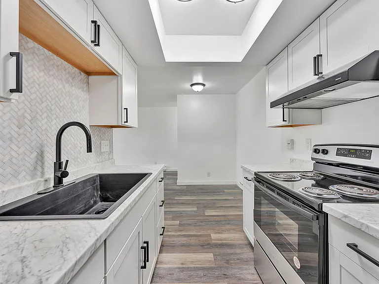 Apply At

Under Rentals

1 & 2 Bedroom Apartments Available

Water and Trash Paid!
Tags