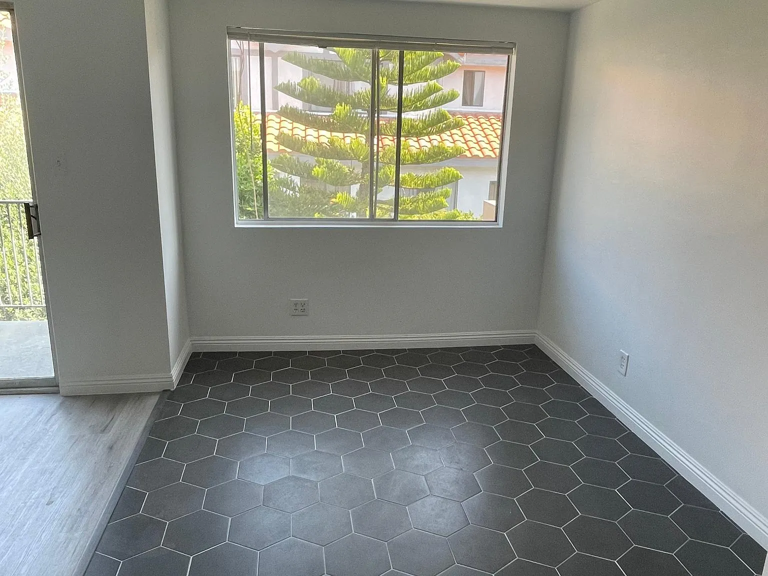 209 N Bushnell Ave — Photo 4