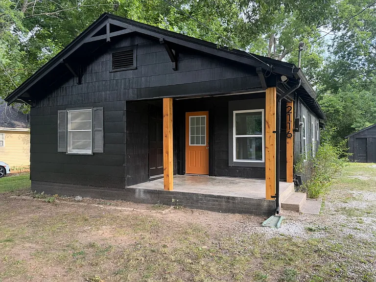 2116 W Elm St — Photo 2