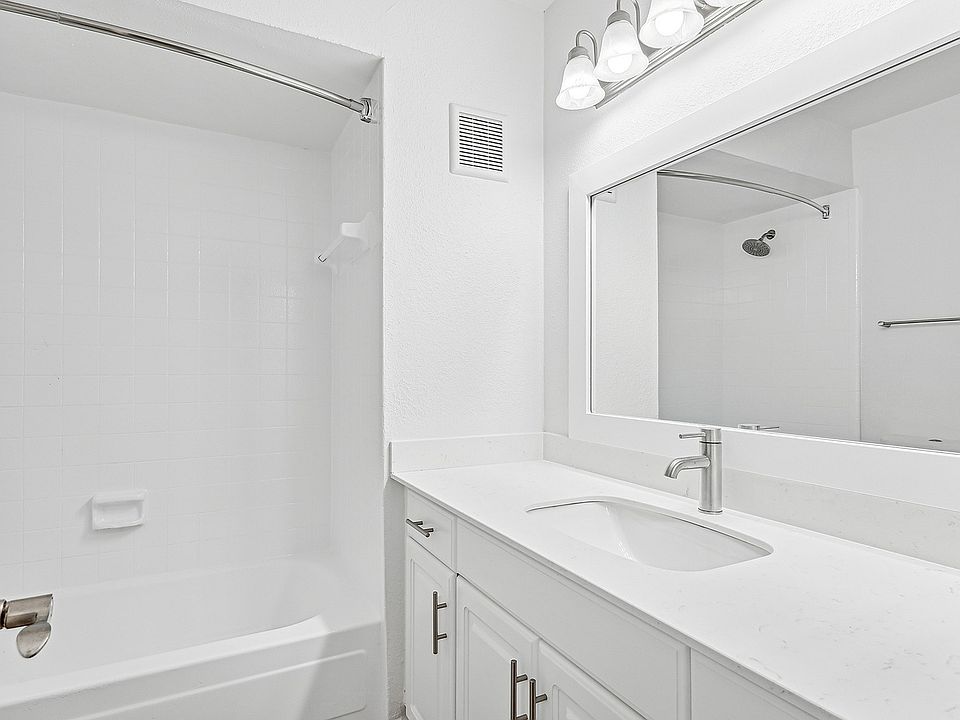 Unit 1207 B3 2BED 2 BATH 936 SQFT 12