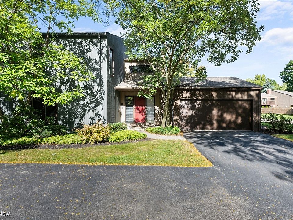 1st image of 17 Oakshore Dr