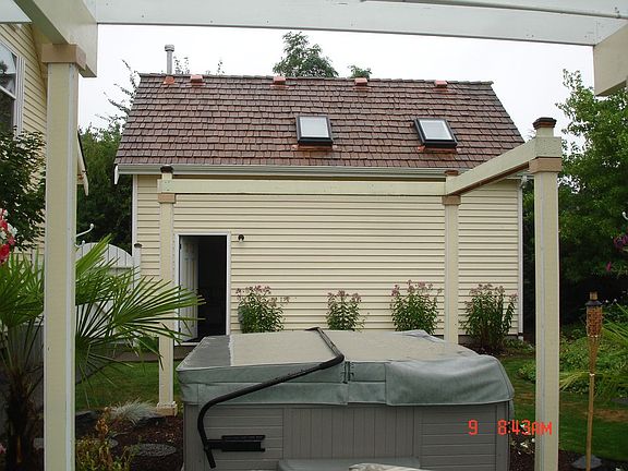 Detached 24 x 20 shop