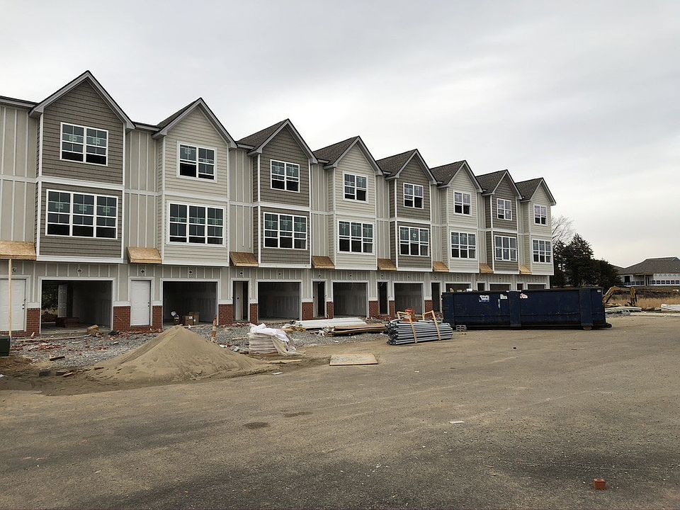 2nd image of 101 Harber Rd