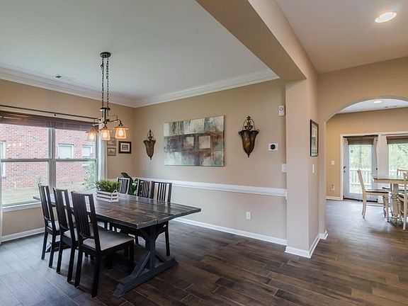 4th image of 2818 Molly Dr