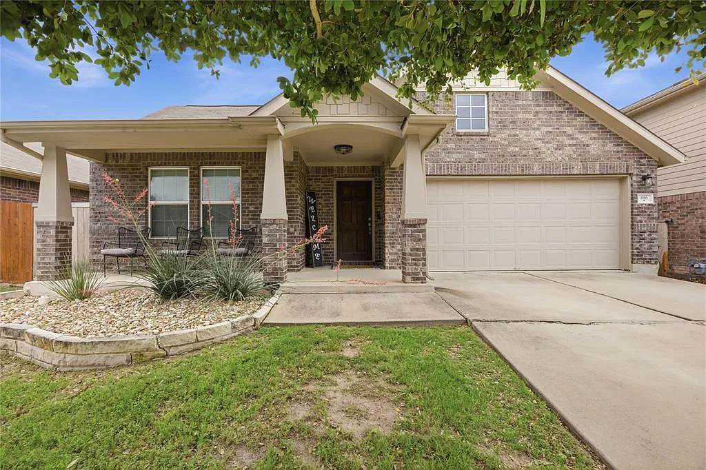 4 bed, 3.0 bath, 2586 sqft, $2,650 — Photo 1
