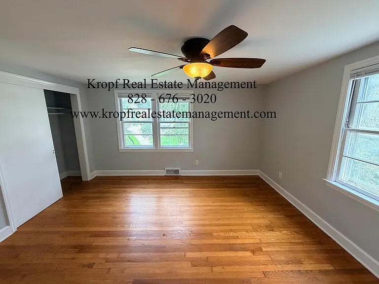 16 Larchmont Rd — Photo 13