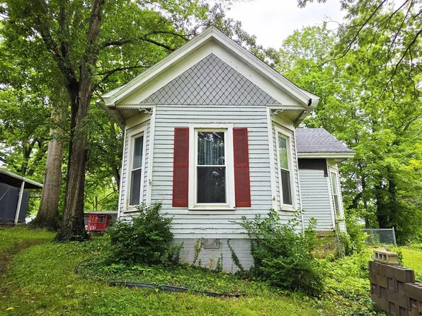430 E 5th St, Mount Carmel, IL 62863