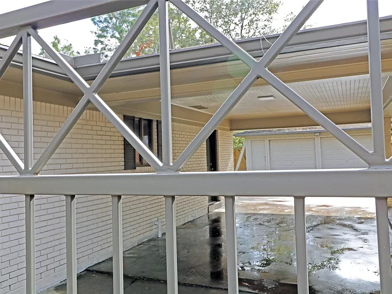 5527 Valkeith Dr — Photo 32