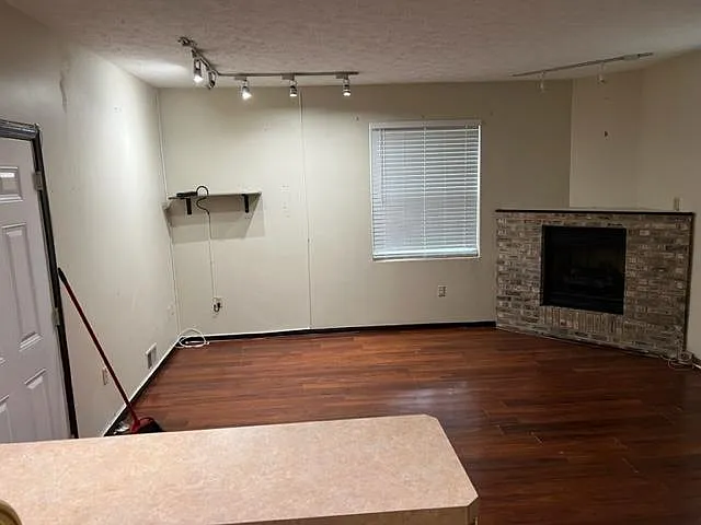 327 Boggs Ave #1 — Photo 2