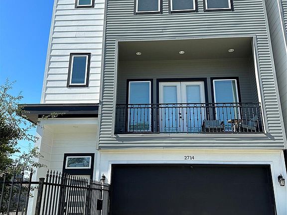 3rd image of 2714 Nagle St