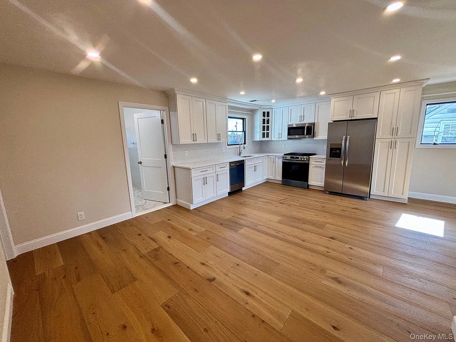 3 bed, 2.0 bath, 1400 sqft, $4,900 — Photo 2