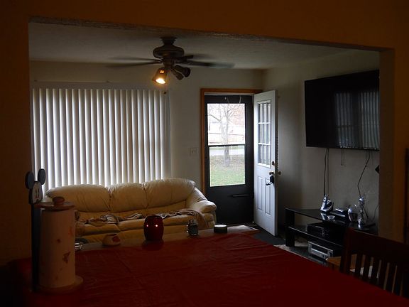 4th image of 152 Wilson Ave