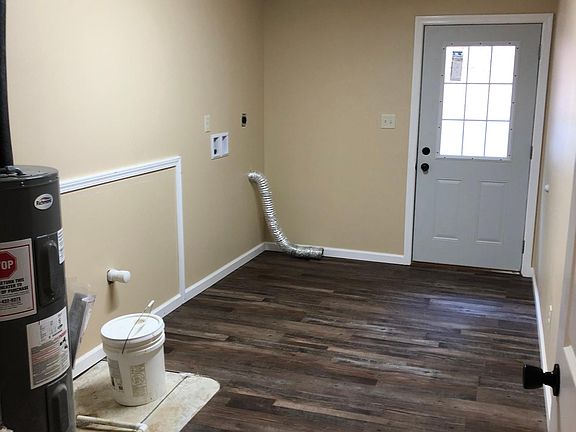 5th image of 378 Hickory Hills Dr