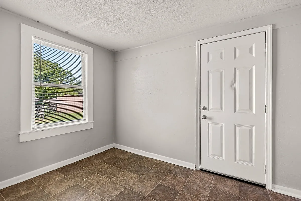 807 W Sabine St - 807 W Sabine — Photo 4