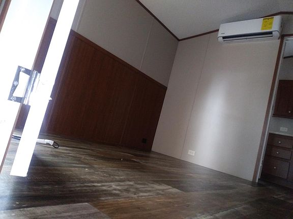 4th image of 3217 Crystal Ave