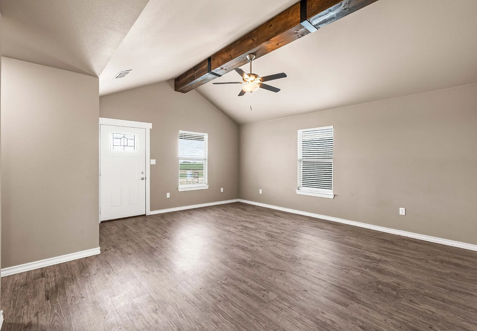 3 bed, 2.0 bath, 1214 sqft, $1,595 — Photo 3