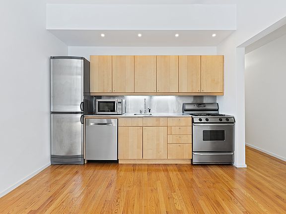 3rd image of 327 W 112th St APT 1