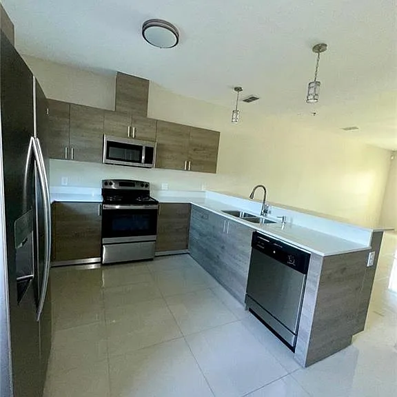 410 Newport Ave #3 — Photo 5
