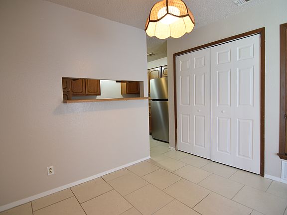 5th image of 2207 Creekwood Dr