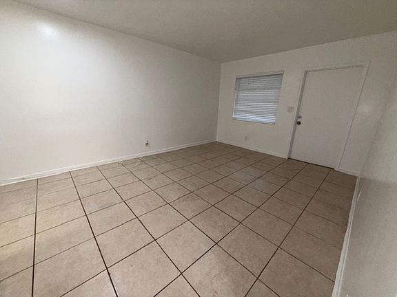 4th image of 119 NE 5th St #3