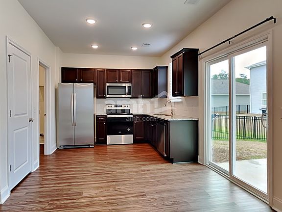 3rd image of 409 Ronter Ct