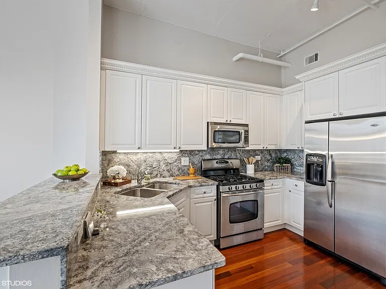 950 W Monroe St #901 — Photo 9