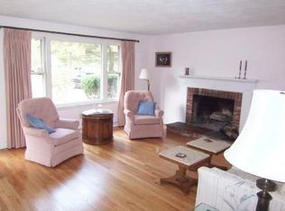 40 Green Farms Ln, North Kingstown, RI 02852