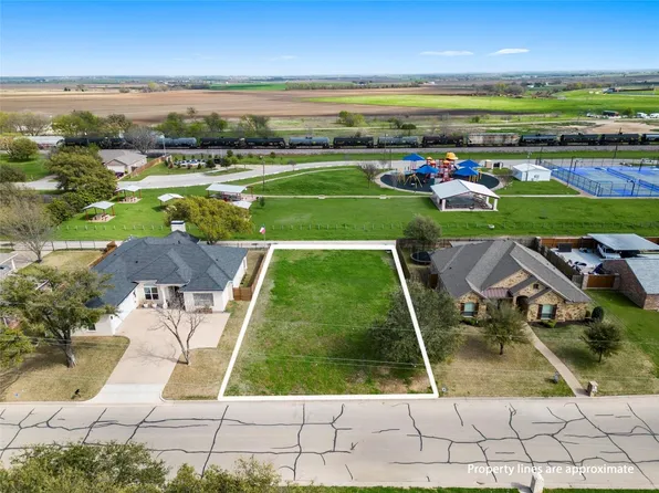 1404 N Reagan St, West, TX 76691