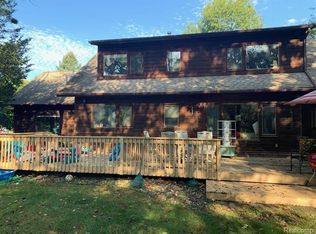 8845 River Valley Rd, Brighton, MI 48116