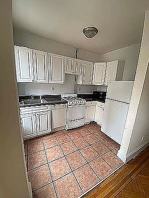 1st image of 789 Lexington Ave