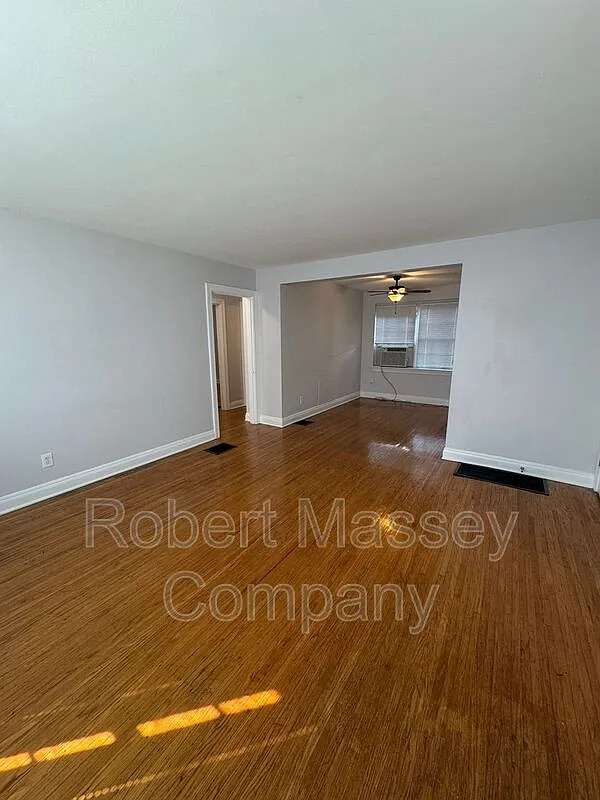 2 bed, 1.0 bath, 779 sqft, $1,100 — Photo 3