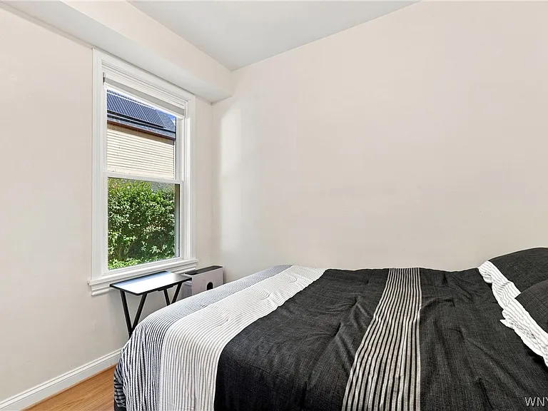 250 West Ave — Photo 17