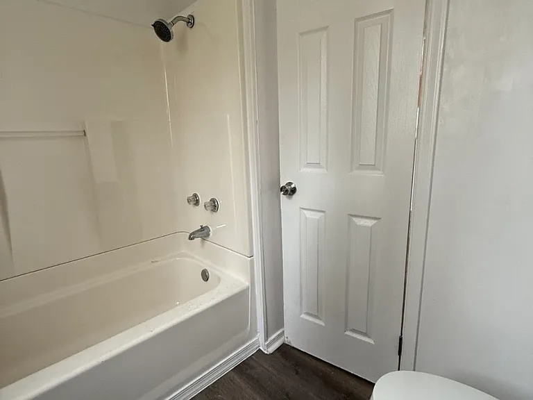 1019 Bolling St — Photo 6