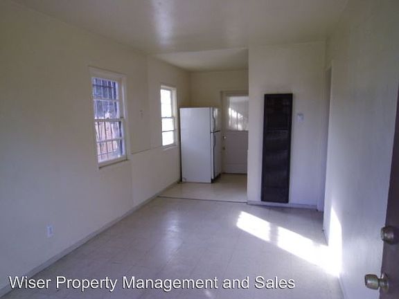 3rd image of 423 N I St APT A