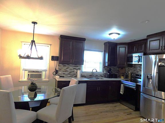 3rd image of 26 Dayton Rd
